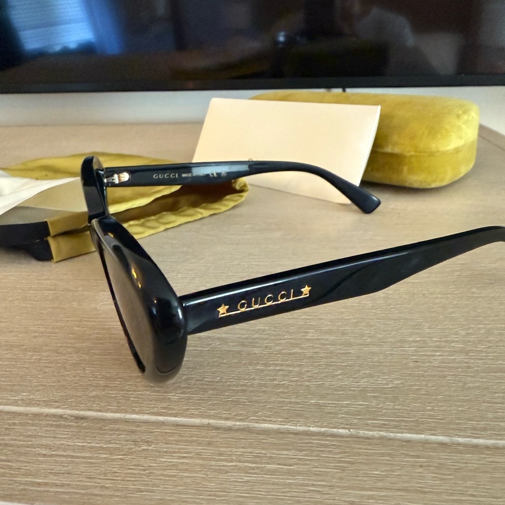 Gucci Black Cat Eye Sunglasses - Picture 4 of 8